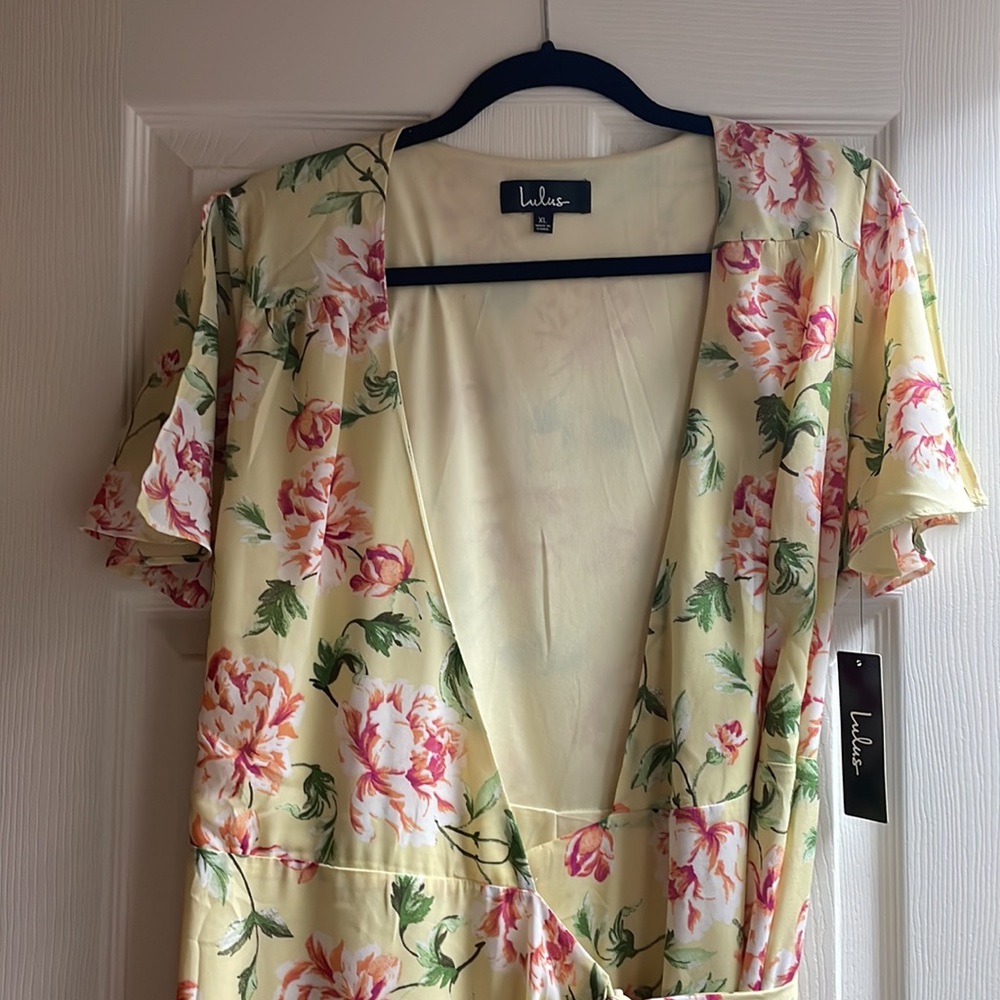 Lulu’s wrap dress yellow floral